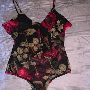 Dark floral body suit 😘